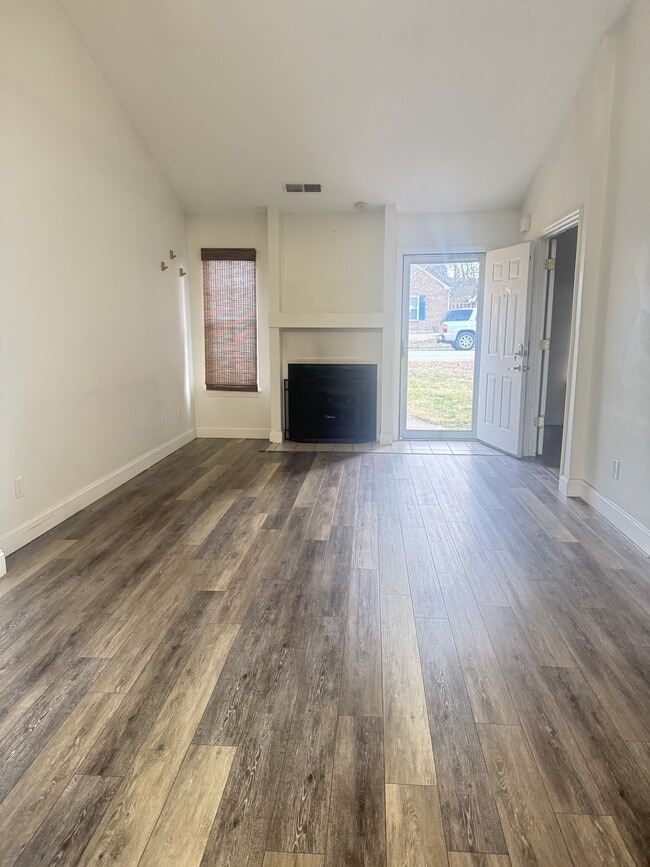 Building Photo - 1003 Parkside Dr