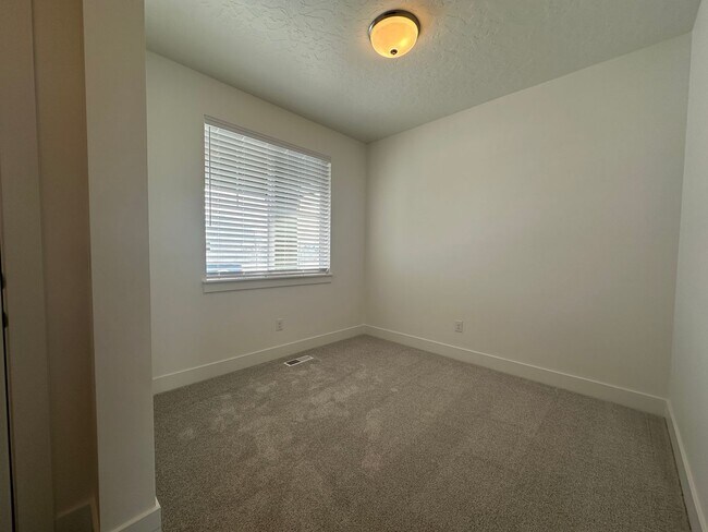 Foto del edificio - 3bed, 2bath, + office/flex 1630sq.ft. home in Star  - Aliso Creek Sub