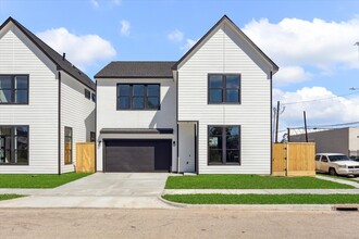 Building Photo - 5617 Leonard St