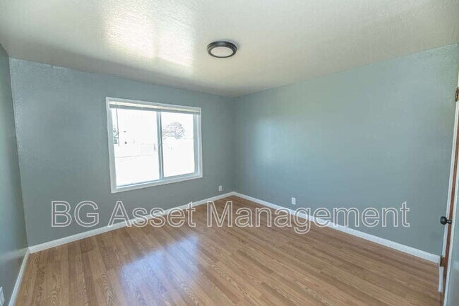 Foto del edificio - 1321 Dunn Ave