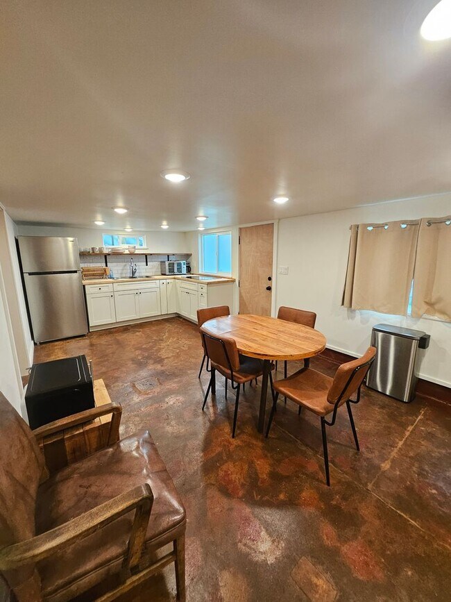 Foto del edificio - Furnished Short Term 2 bedroom Unit