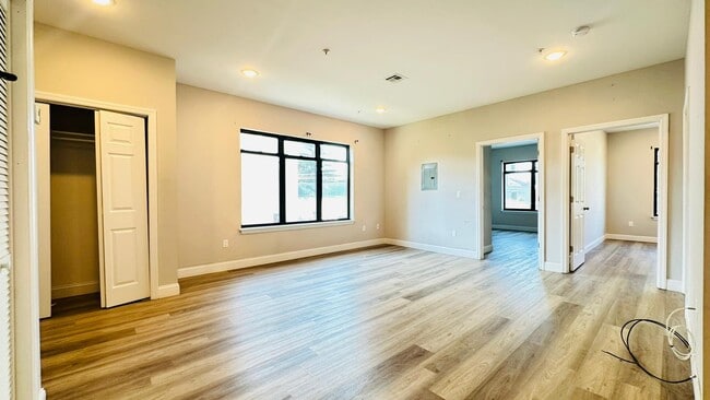 Building Photo - 242 Harrison St