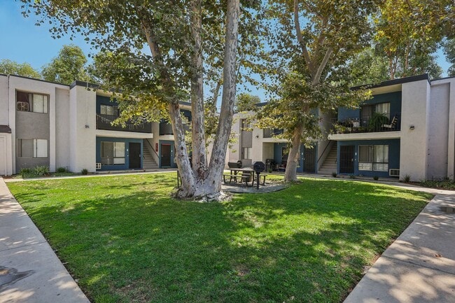 Building Photo - Valle at 9151 Kenwood