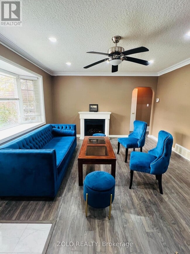 Building Photo - 369 Martin St