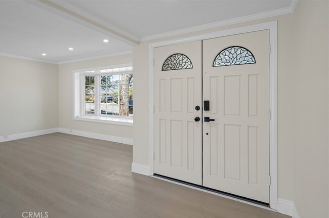 Foto del edificio - 16401 Mercier Ln