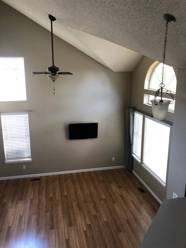 Building Photo - 5870 S Rock Creek Dr