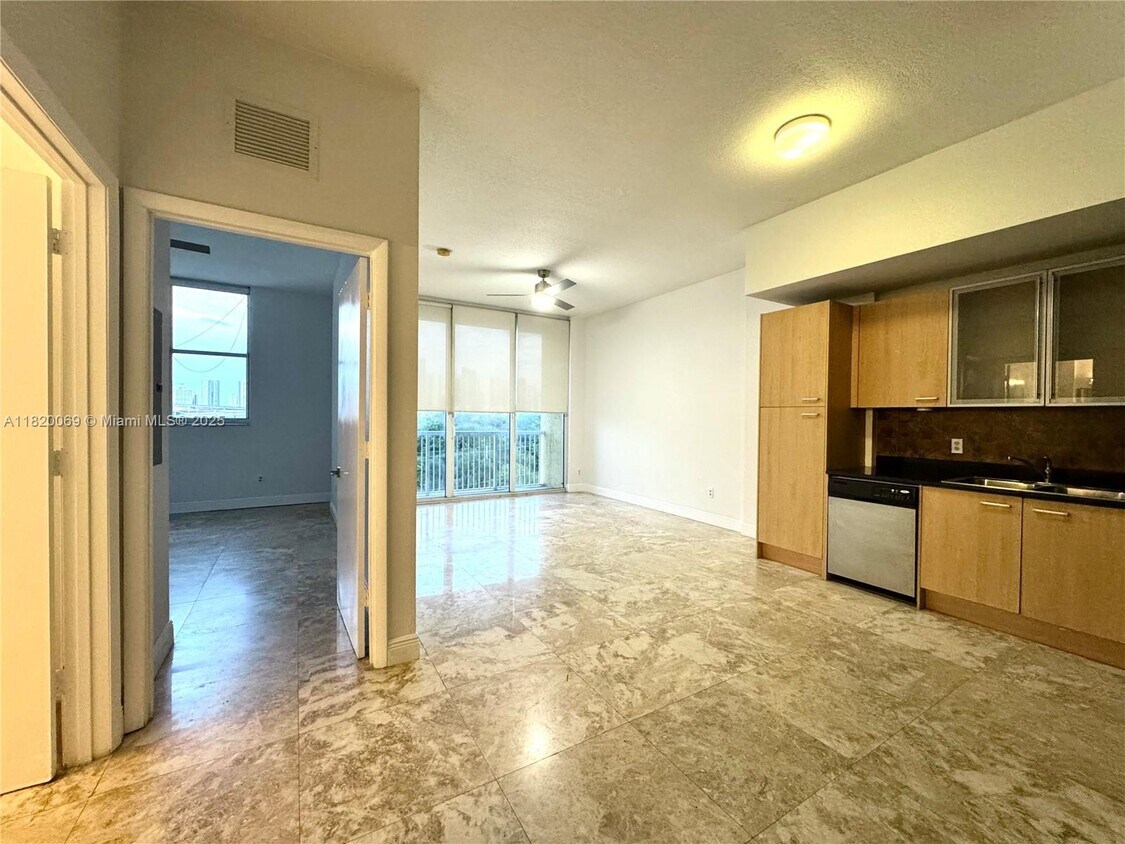 Foto principal - 1350 NW 8th Ct
