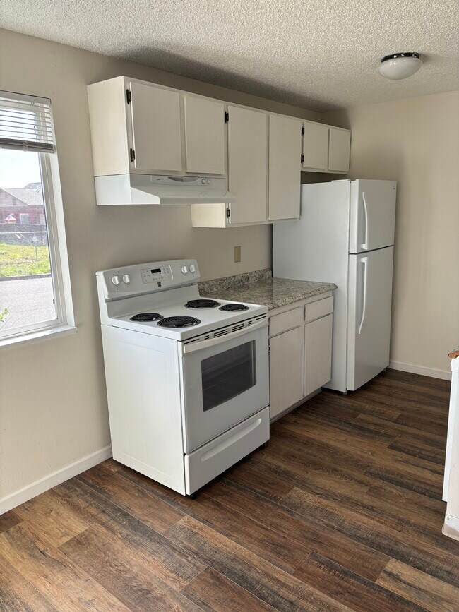 Building Photo - 246 NE 3rd St