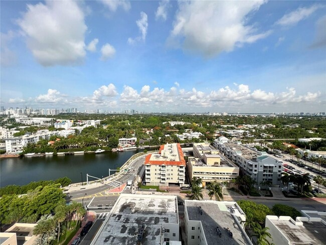 Building Photo - 2625 Collins Ave
