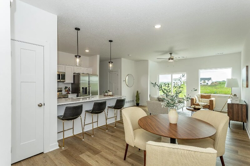 Foto principal - 220 Nw Waverly Dr