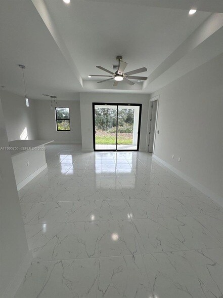 Foto del edificio - 4624 Connie Ave N