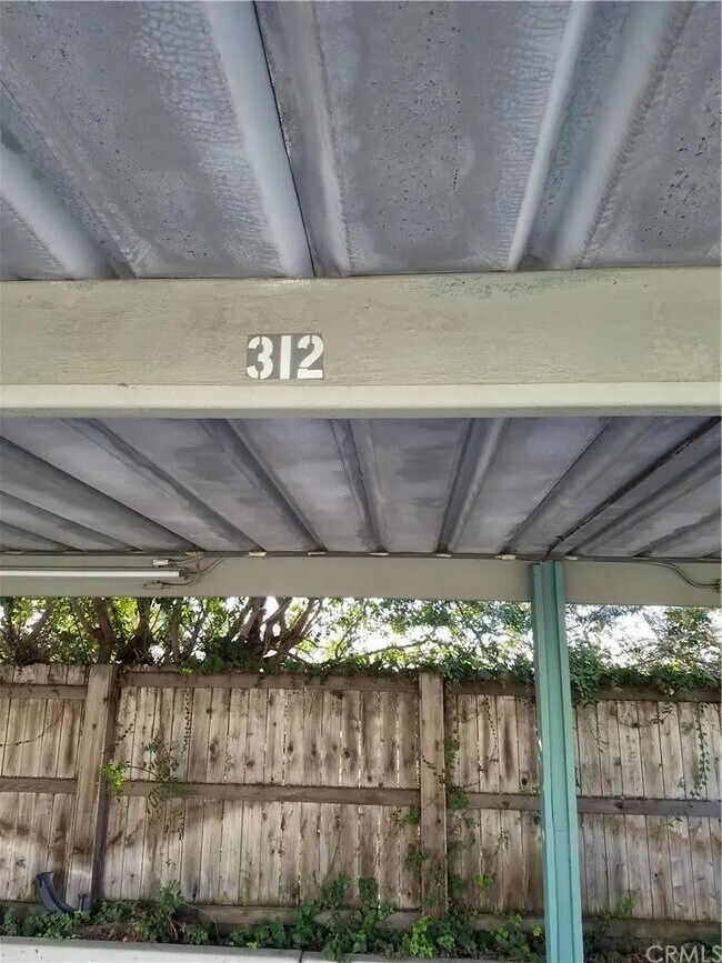 Foto del edificio - 920 W Del Amo Blvd