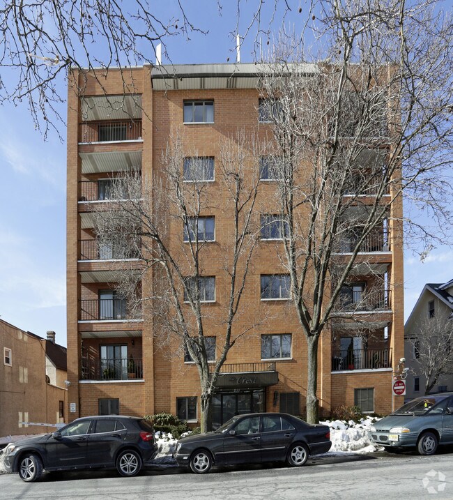 The Crest Apartments in Cliffside Park, NJ