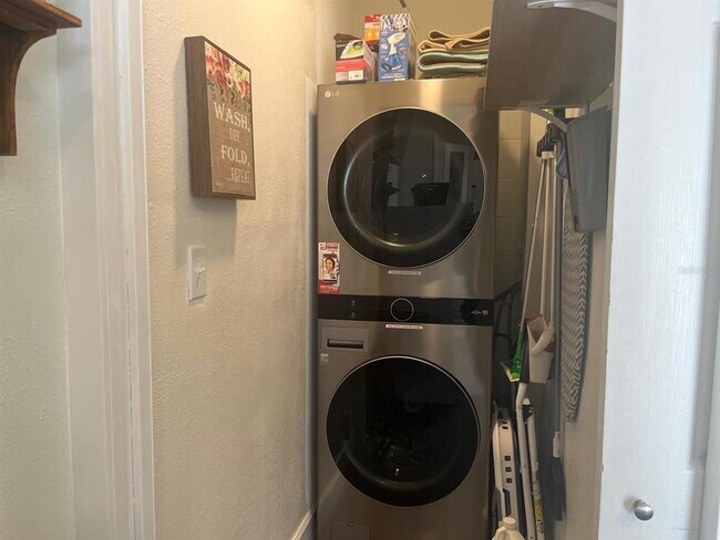 Foto del edificio - 320 Orange Ave