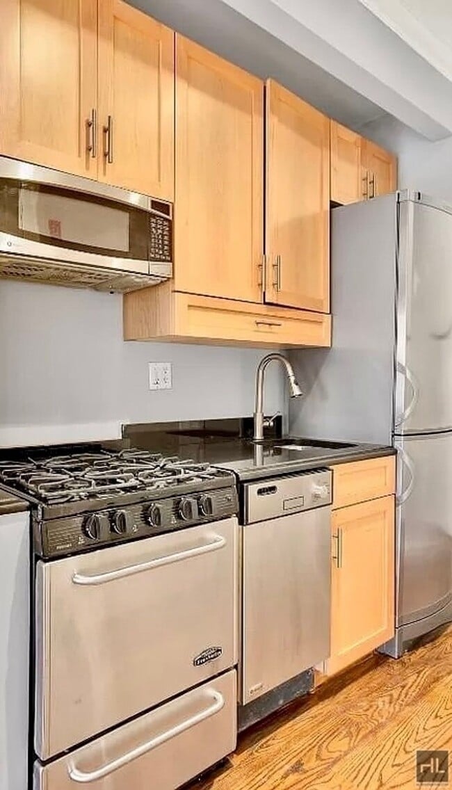 Building Photo - East 13th Street