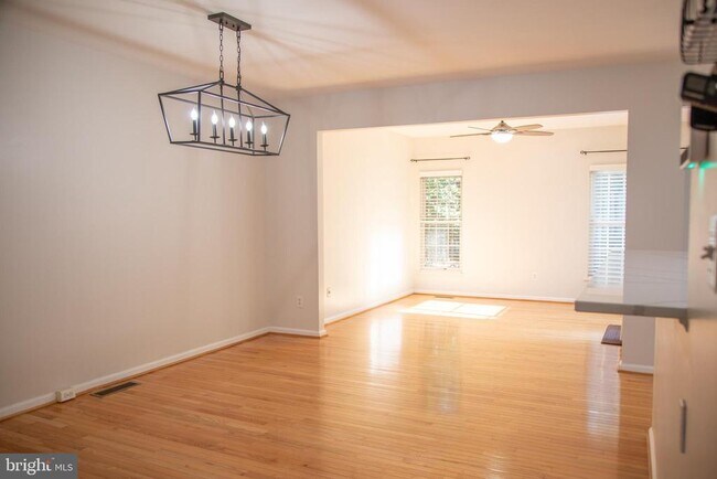 Foto del edificio - 3347 Wilton Crest Ct