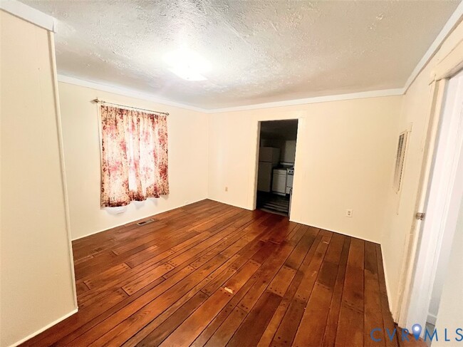 Building Photo - 716 Bollingbrook St