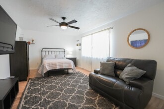 Building Photo - 2115 Tesoro Pl