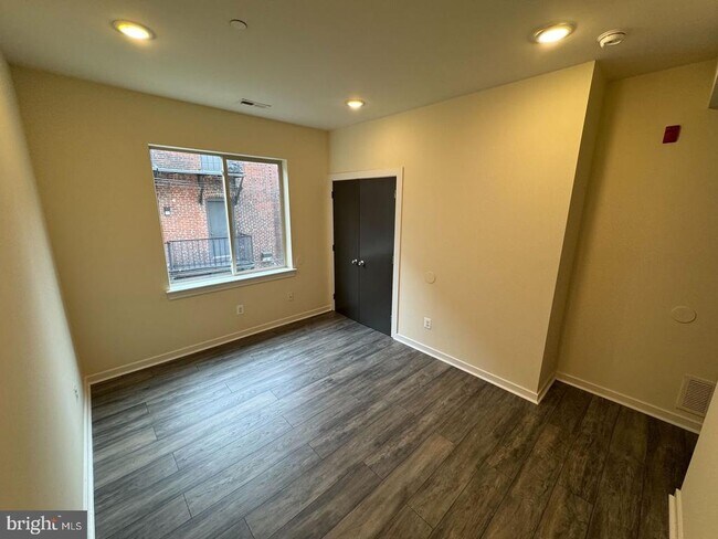 Foto del edificio - 5426 Chancellor St