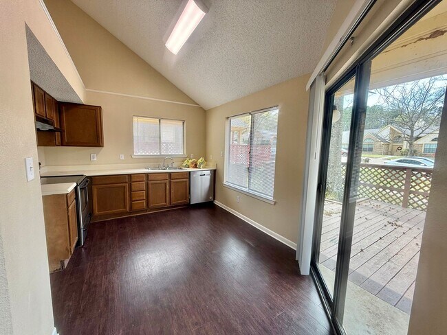 Foto del edificio - 2-bed/2-bath off Eagles Nest