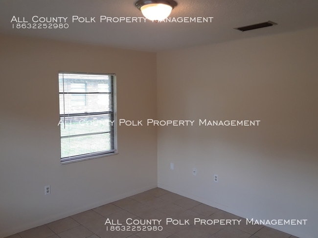 Building Photo - 2 Bedroom 1 Bathroom Duplex