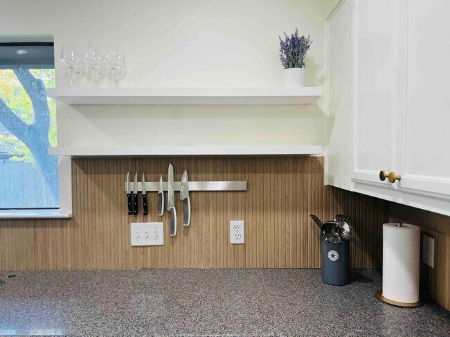 Foto del edificio - 1704 Foxfire Dr