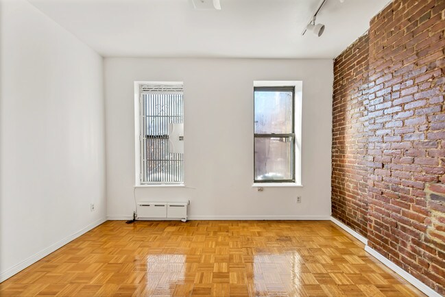 Foto del edificio - 226 W 4th St
