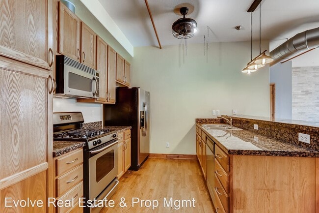Building Photo - 1 br, 1 bath House - 3299 Lowell Blvd #204