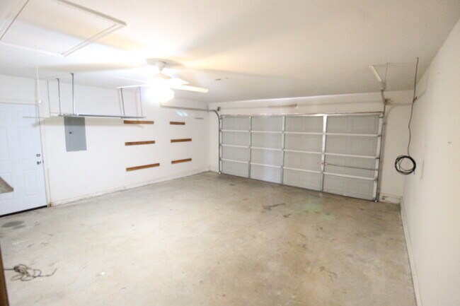 Building Photo - 620 Eastview Dr