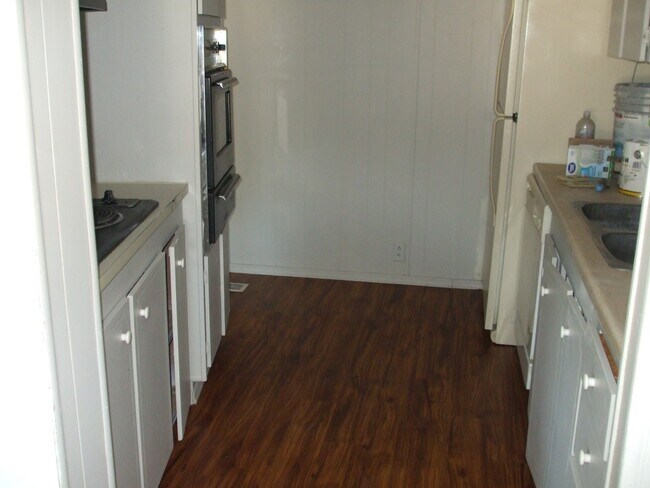 Foto del edificio - 3 bed 2 bath manufactured with new flooring