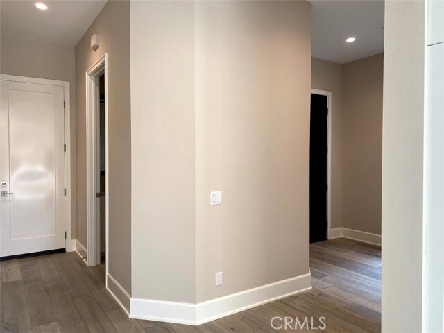 Building Photo - 125 Statura