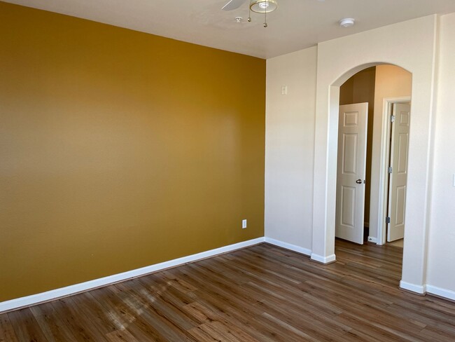 Foto del edificio - Updated 2 Bedroom Condo With Garage!