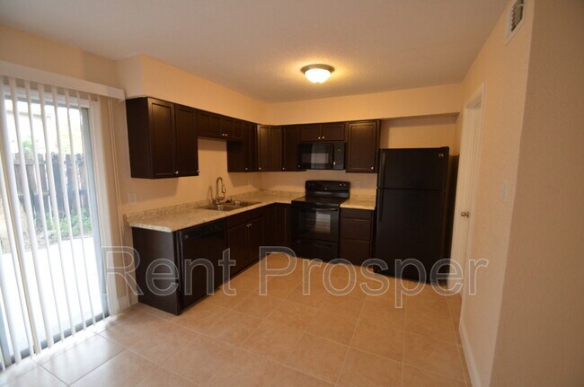 Building Photo - 4021 Woodfern Dr