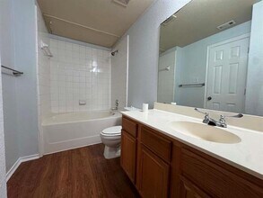 Building Photo - 813 Betty Ct