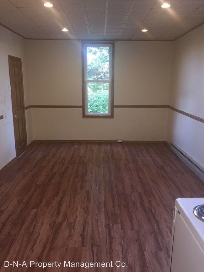 Building Photo - 1429 Pocono Blvd