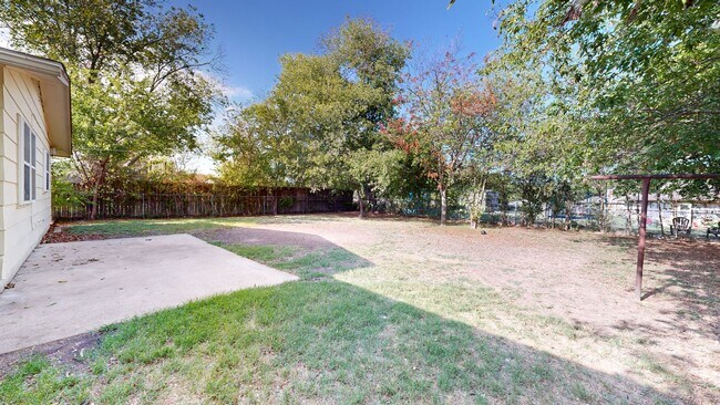 Foto del edificio - SINGLE FAMILY HOME $1,395 + 2 WEEKS FREE R...