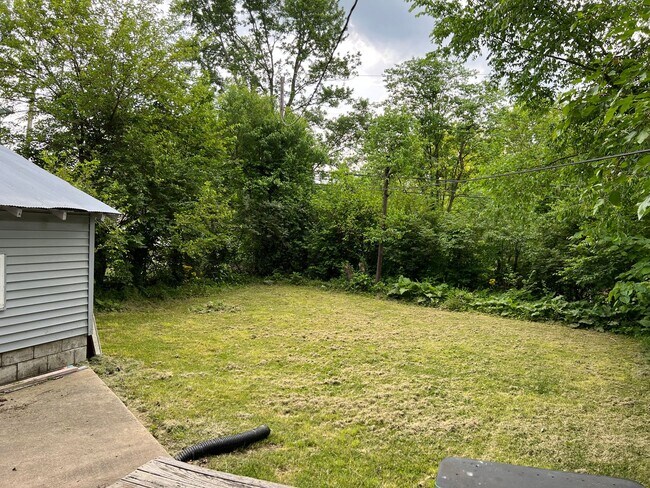 Foto del edificio - 3 BED HOME WITH BACKYARD AND GARAGE