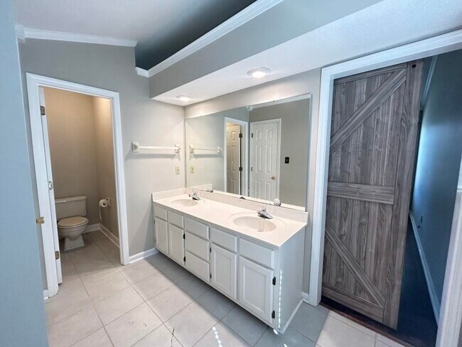 Foto del edificio - 6688 Laurel Valley Dr