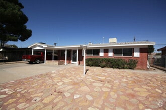 Building Photo - 5829 Macaw Ave