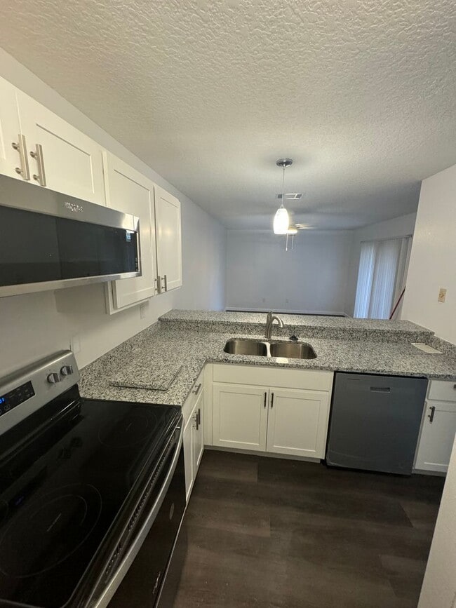 Building Photo - 3 BR/2 BA IN PALM BAY