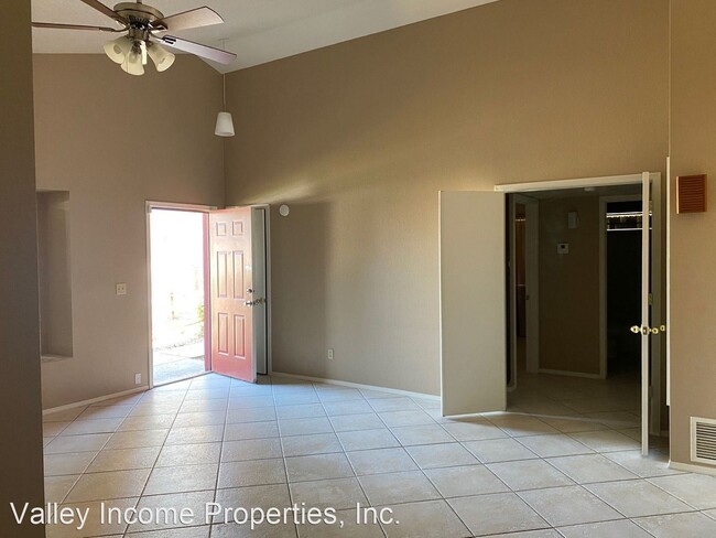 Building Photo - 2381 W Garden Dr