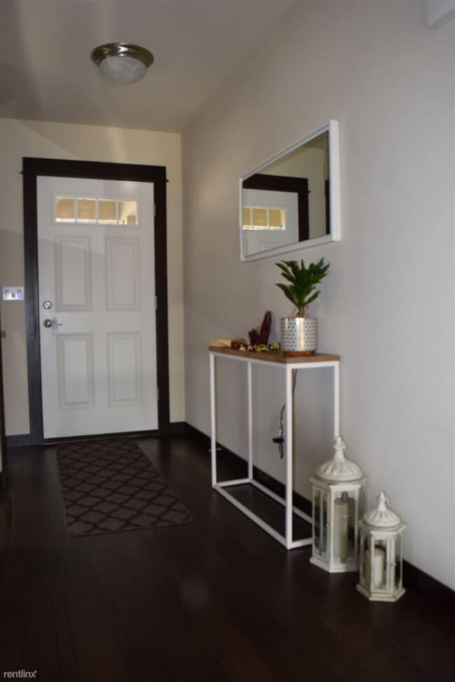 Building Photo - 4 br, 3.5 bath Townhome - 8465 169th Place...