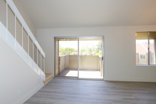 Building Photo - 1182 Foothill Dr
