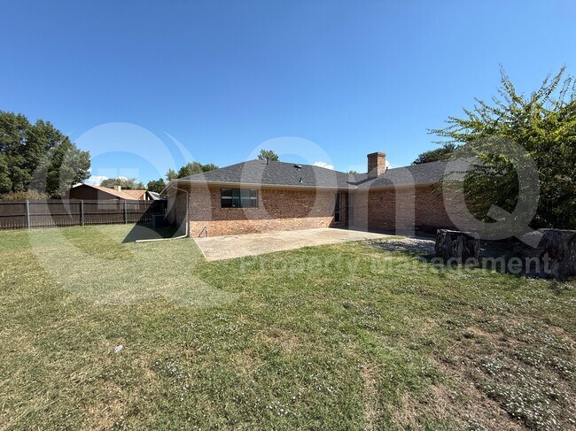 Foto del edificio - 1512 Wood Creek Dr