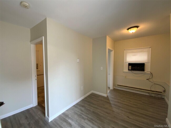 Foto del edificio - 76 Garden City Ave