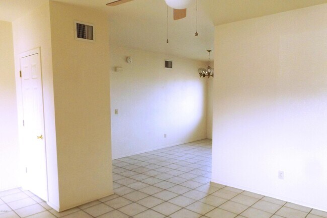 Building Photo - 4171 Calle Barona
