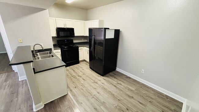 Foto del edificio - 2171 Hussium Hills St