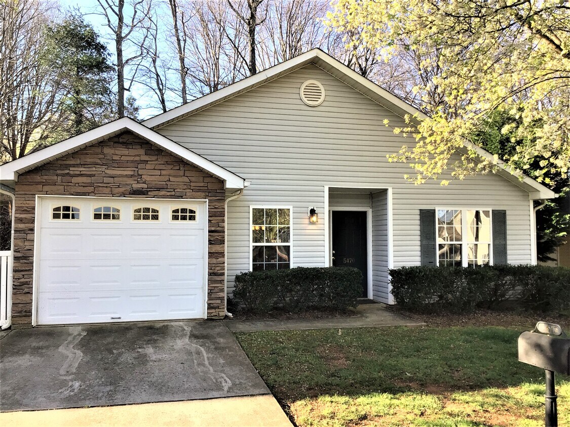 Foto principal - 5470 Regent Village Drive