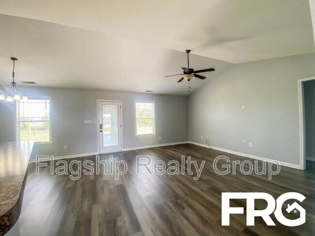 Building Photo - 200 Willow Pond Dr