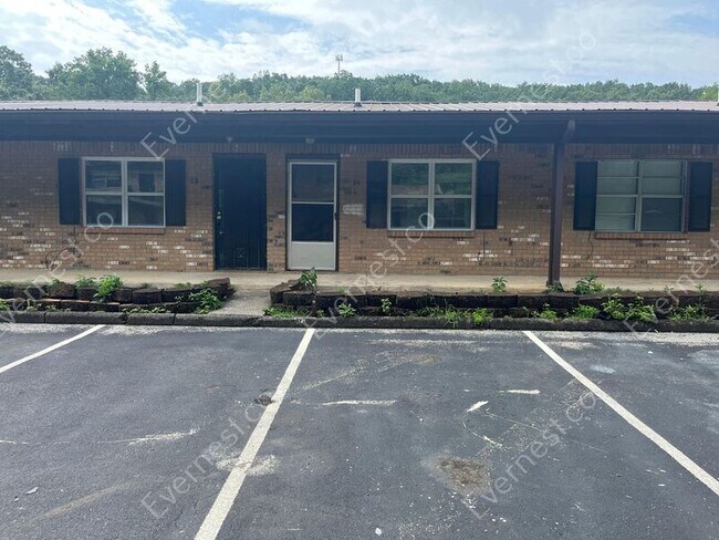 Foto del edificio - 925 Shallowford Rd
